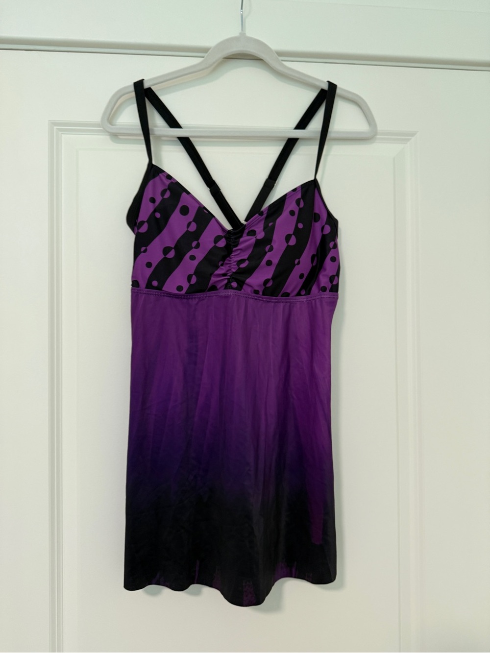 Ladies XL swimsuit TOP ONLY Purple Ombre  with Black Accents. Long, flowy,NWOT.
